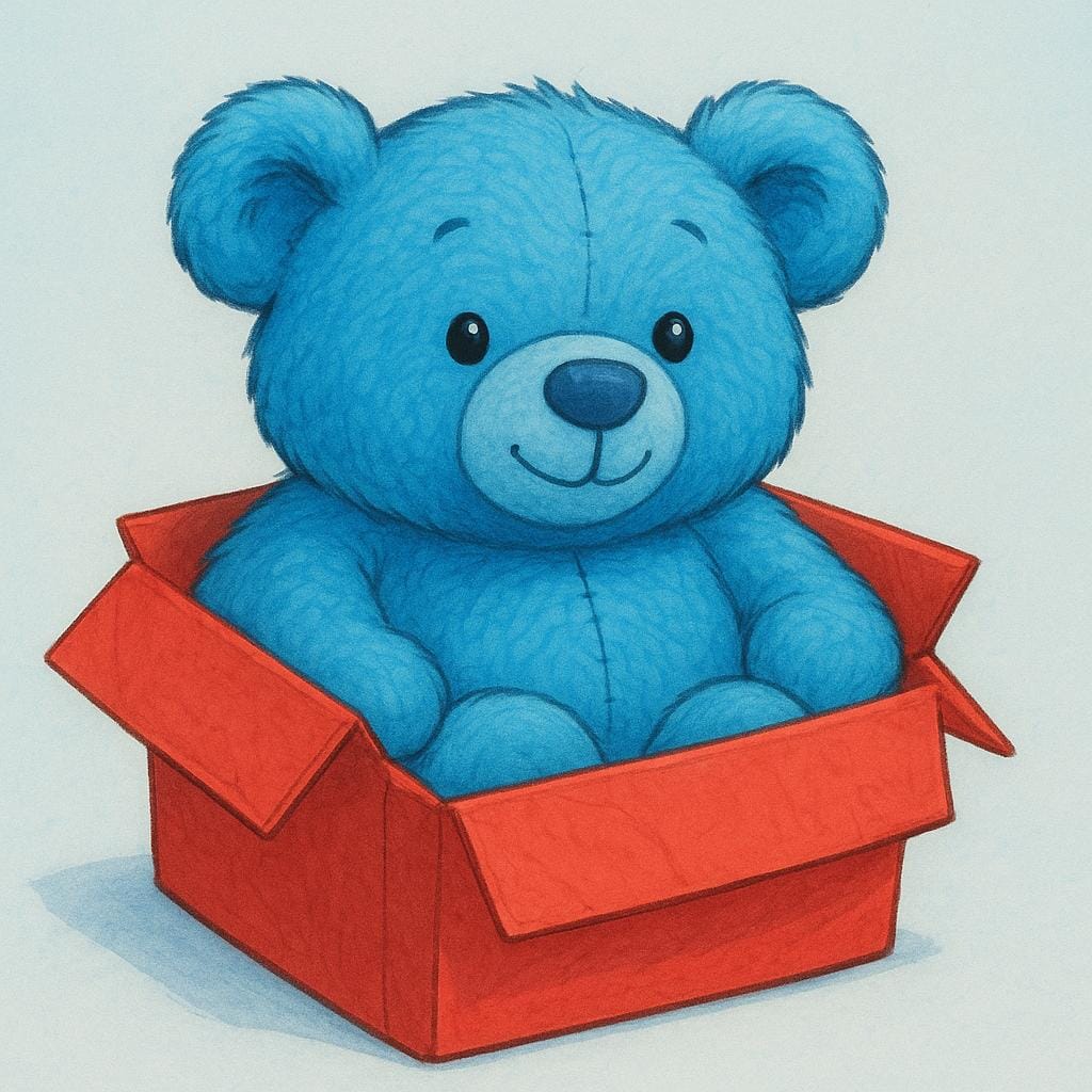 Um urso de pelúcia azul grande e fofo sentado dentro de uma caixa de papelão pequena e vermelha, preenchendo completamente o espaço e demonstrando ocupação.
