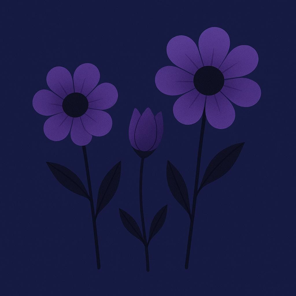 Drei einfache, stilisierte Blumen in tiefen Violett- und Schwarztönen, dargestellt vor einem einfarbigen, dunklen Indigo-Hintergrund, was die Dunkelheit der Objekte hervorhebt.