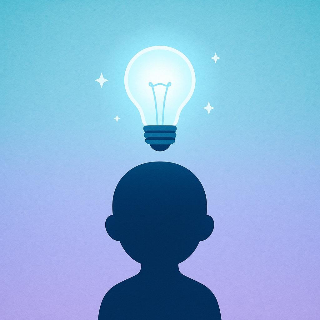 Die Silhouette des Kopfes einer einfachen Figur mit einer hell leuchtenden Glühbirne direkt darüber, die eine Idee oder Intelligenz symbolisiert.