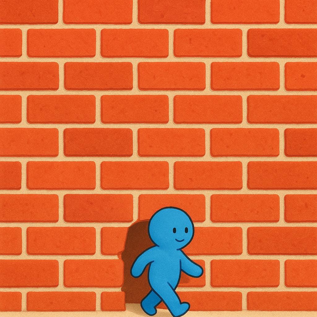 Eine kleine, fröhliche Figur, die leicht durch ein winziges, unbemerktes Loch an der Basis einer sehr hohen, restriktiven Ziegelwand tritt.